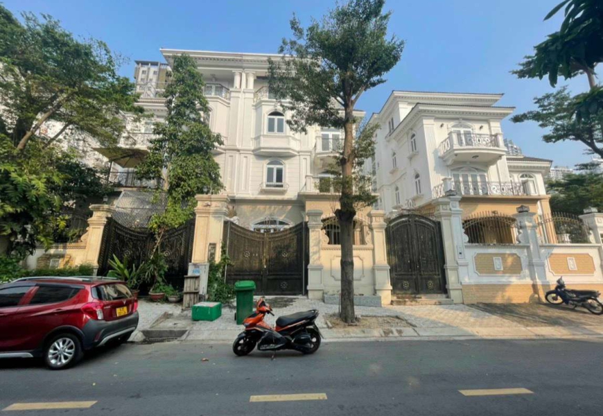 Bán 2 căn biệt thự khu compoud City Land,bảo vệ 24/24,ngay BigC nguyễn thị thập Q7