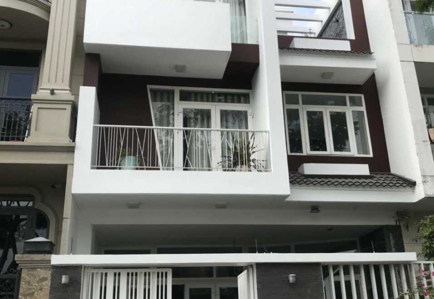0914020039 EM DUNG Cần bán gấp nhà mặt tiền KDC ven sông, phường Tân Phong, Q 7