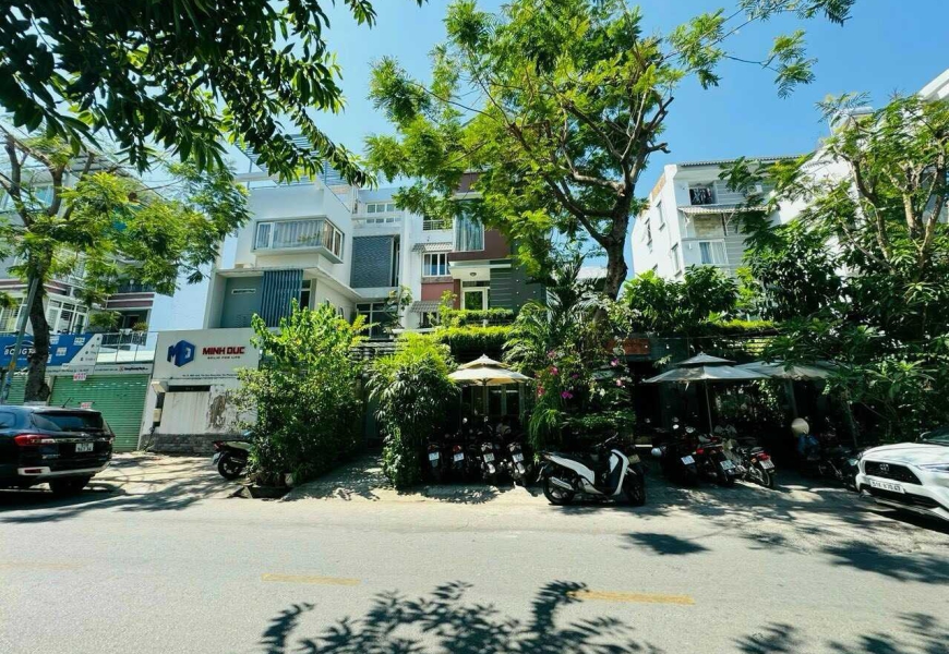Cho thuê nguyên căn Mặt Tiền đường số 40 kinh doanh p.Tân Phong Quận 7
