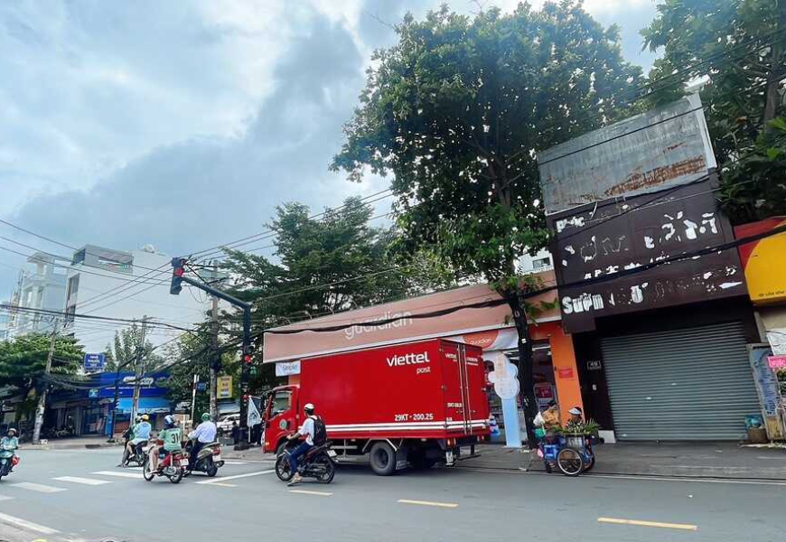 Giảm tiếp 1tỷ…..Giá mới 37tỷ TL Bán gấp nhà ngang 8 sát lô góc mặt tiền đường lâm văn bền ,p.Tân thuận Tây ,Q7 Vị trí kinh doanh sầm uất đa ngành nghề