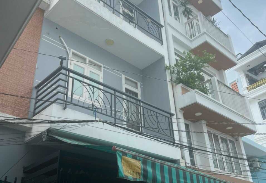 Nhà 2Mt trước và sau.. cách nguyễn thị thập mấy bước chân,gần chợ tân mỹ