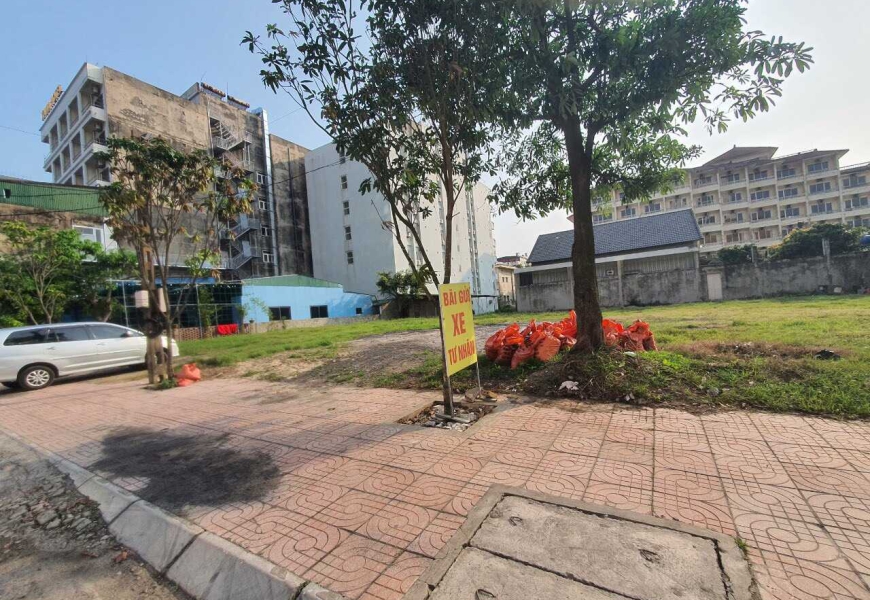 Ngộp NH..Bán rẻ hơn NH định Giá Bán 1 cặp đất gần biển đối diện khách sạn Mường Thanh,P.Nghi Thu,cửa lò,Nghệ An