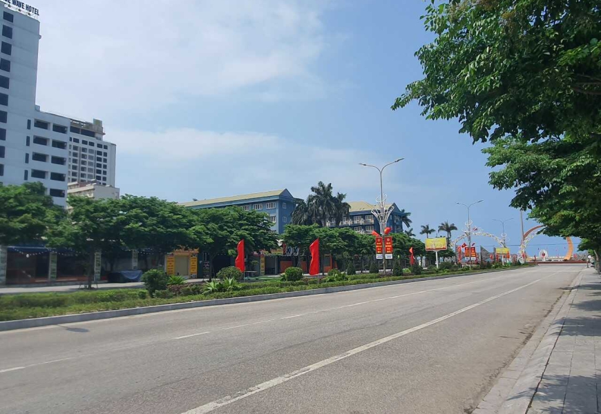 Ngộp NH..Bán gấp Bán lô đất Biển mặt tiền đường nguyễn sinh cung,rộng 60m,p.Nghi Hương,Cửa Lò,Nghệ An