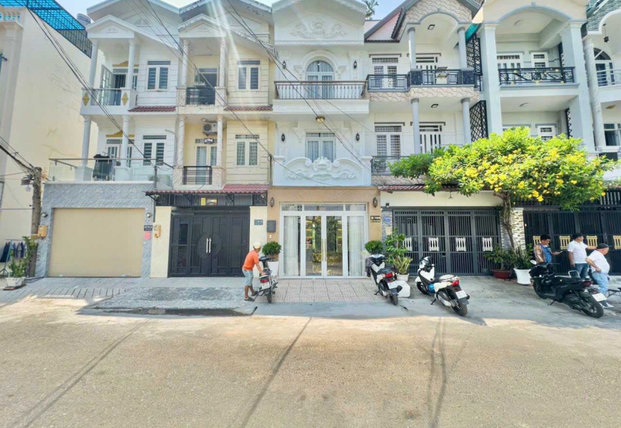 Hot hot sản phẩm mới nhất thị trường Tại khu VIP thị trấn nhà bè mà giá thì ngoại thành. Giá chỉ với 6 tỷ 500 triệu. Vị trí mặt tiền đường nhựa 10m khu SÀI GÒN MỚI -Thị trấn nhà bè
