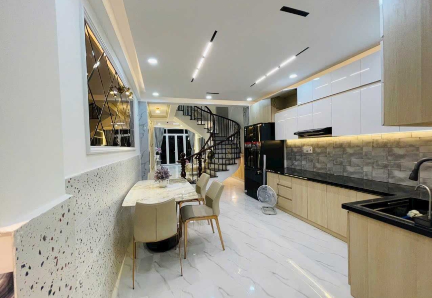 SIÊU PHẨM ĐẶC BIỆT SANG TRỌNG VỚI NỘI THẤT CAO CẤP ĐẦY ĐỦ TIỆN NGHI,HẺM 6m ĐƯỜNG HUỲNH TẤN PHÁT Q7