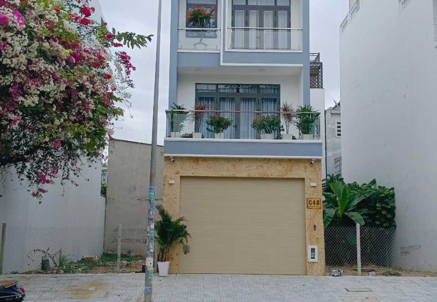 Bán nhà mặt tiền đường 20m,kdc Phú Mỹ,Q7