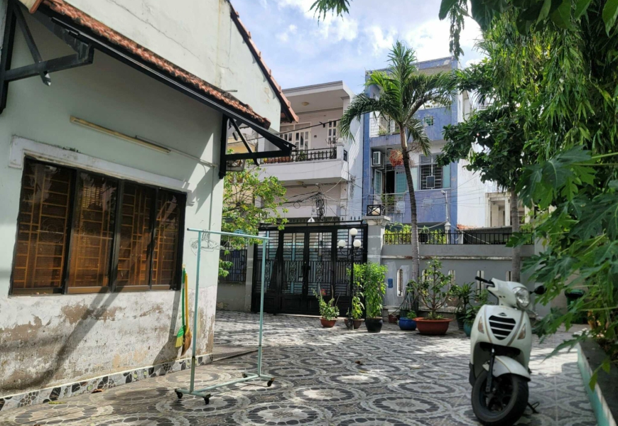 0909227199 Cần bán nhà sân vườn hẻm đường Nguyễn Thị Thập, Phường Bình Thuận- Q7