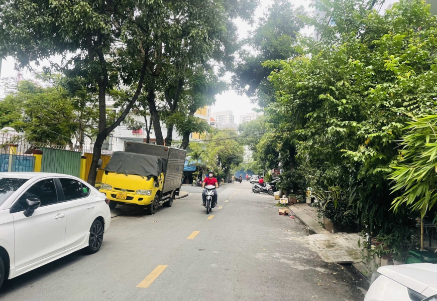 Bán nhà cấp 4 MT đường số 12m khu chợ,p Tân Phú Q7