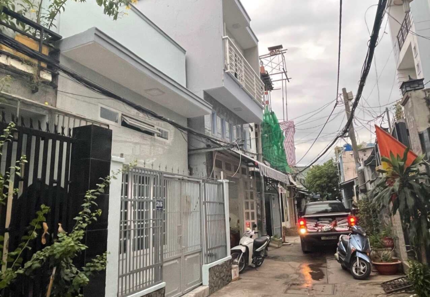 BÁN GẤP NHÀ HẺM XE HƠI 4M, ĐƯỜNG SỐ TÂN QUY, QUẬN 7 - CÁCH ĐƯỜNG CHÍNH 30M