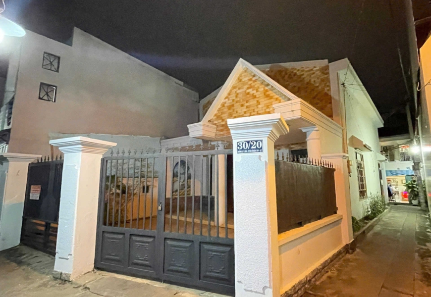 0909227199 Bán nhà căn góc , sân vườn HXH Khu Cư Xá Ngân Hàng , F Tân Thuận Tây Quận 7