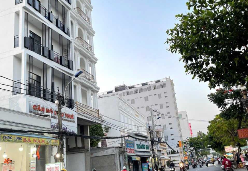 Bán nhà mặt tiền đường kinh doanh Lâm văn bền,Q7 Dt 4,5 x 10m, nhà trệt lững,đang có hđ thuê 20tr/th  Vị trí đẹp,gần đường vip nguyễn thị thập  Giá 11tỷ bớt Lộc