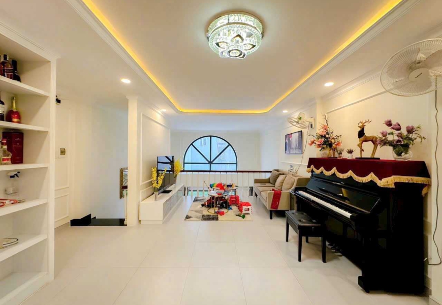 0909227199 NHÀ ĐẸP 4 TẦNG _ XE HƠI TRÁNH NHAU _ HOÀNG QUỐC VIỆT _ QUẬN 7