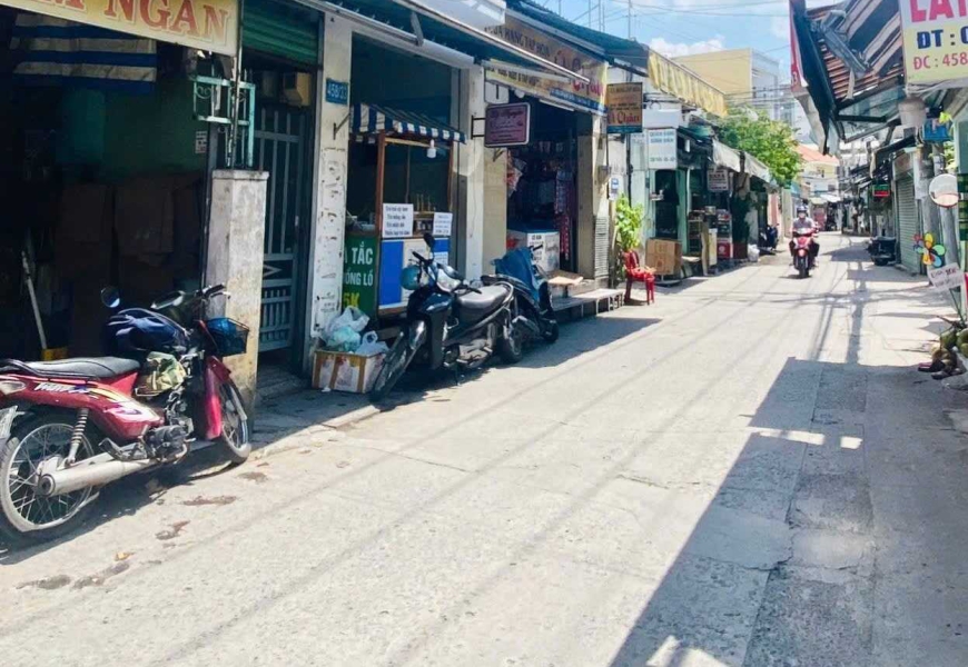 Bán nhà căn góc 2 mặt tiền Hẻm Xe Tải 458 Huỳnh Tấn Phát, Phường Bình Thuận, Quận 7 vị trí đẹp buôn bán đông đúc, đang kinh doanh tạp hóa thu nhập trên 30 triệu/tháng