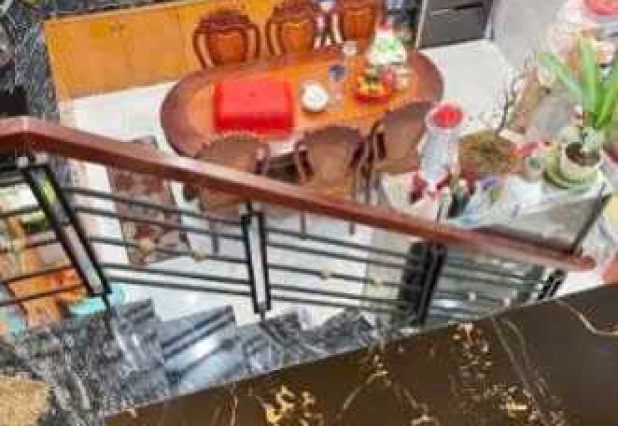 Bán nhà căn góc 2 mặt tiền Hẻm Xe Tải 458 Huỳnh Tấn Phát, Phường Bình Thuận, Quận 7 vị trí đẹp buôn bán đông đúc, đang kinh doanh tạp hóa thu nhập trên 30 triệu/tháng