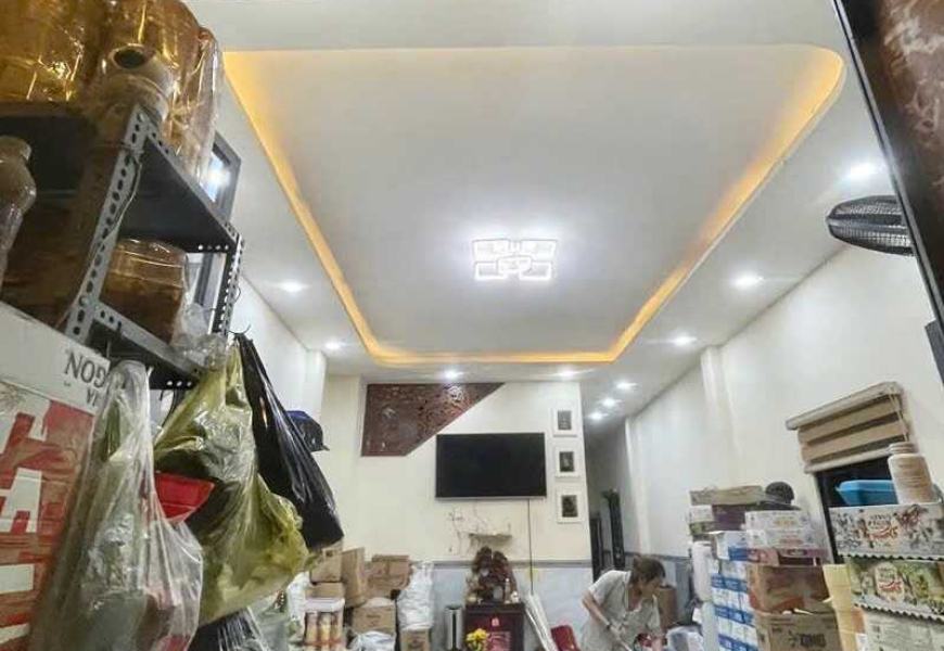 Bán nhà căn góc 2 mặt tiền Hẻm Xe Tải 458 Huỳnh Tấn Phát, Phường Bình Thuận, Quận 7 vị trí đẹp buôn bán đông đúc, đang kinh doanh tạp hóa thu nhập trên 30 triệu/tháng