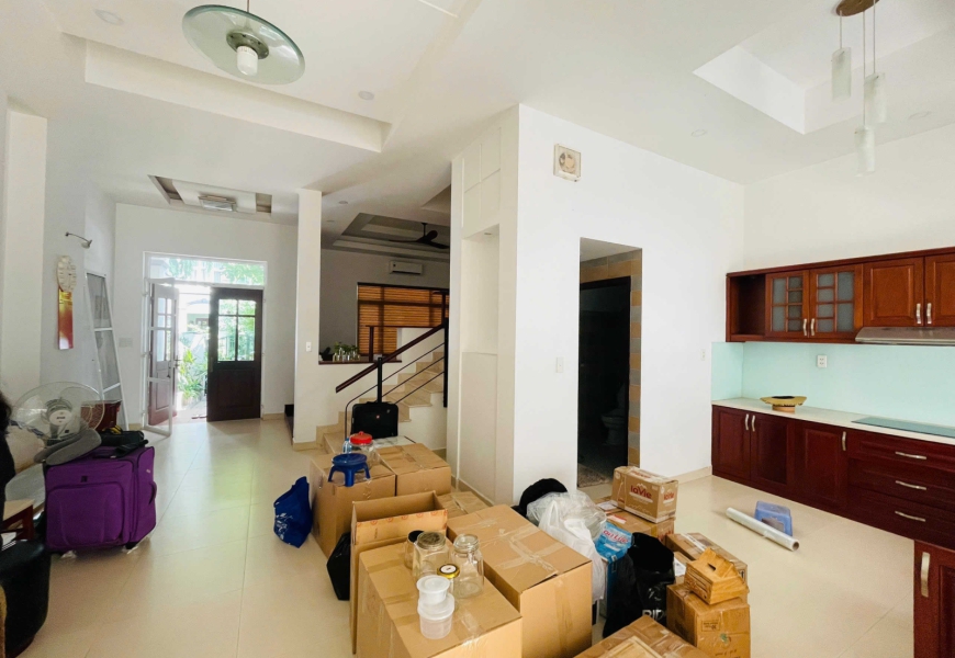 Bán nhà khu compoud Hưng Thái 2,Phú Mỹ Hưng Q7