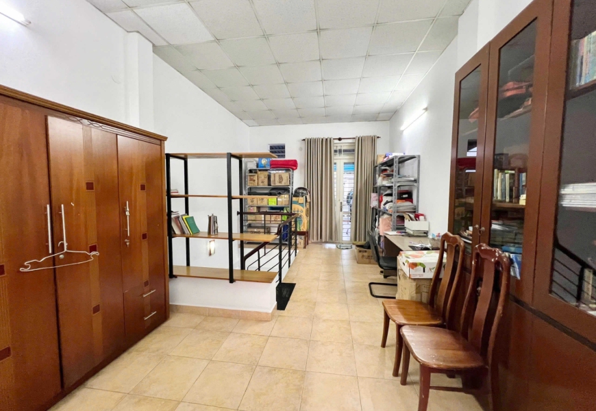 Bán gấp nhà KDC Nam Long Trần Trọng Cung, Q7 - Mặt tiền 8m, xe hơi đậu trong nhà