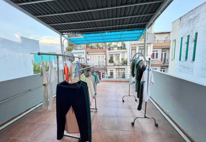 Bán gấp nhà KDC Nam Long Trần Trọng Cung, Q7 - Mặt tiền 8m, xe hơi đậu trong nhà