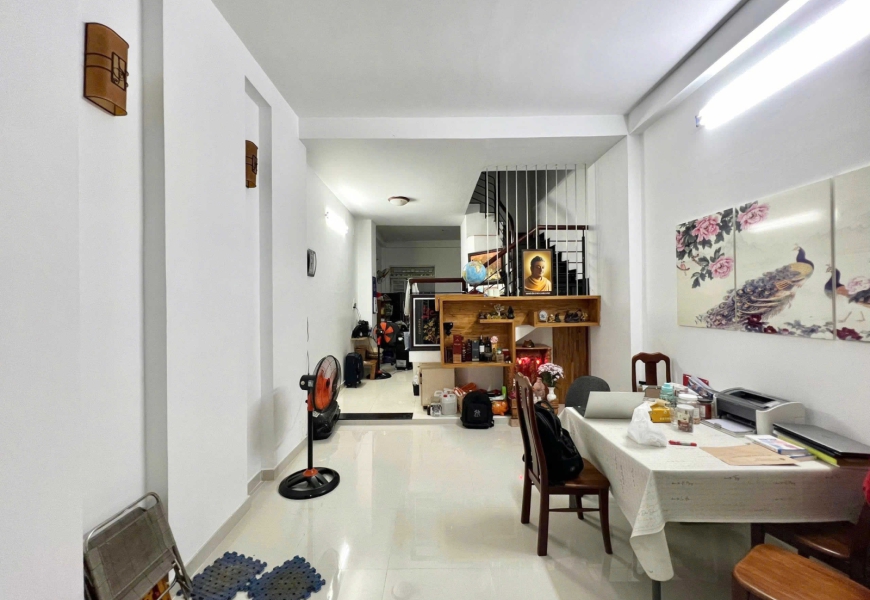 Bán gấp nhà KDC Nam Long Trần Trọng Cung, Q7 - Mặt tiền 8m, xe hơi đậu trong nhà