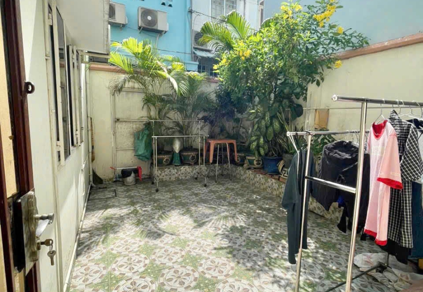 Bán nhà mặt tiền đường Huỳnh Tấn Phát - phường Phú Mỹ - quận 7 khu vực sầm uất kinh doanh mua bán, gần các quận trung tâm