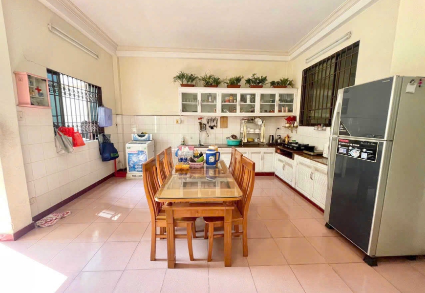 Bán nhà mặt tiền đường Huỳnh Tấn Phát - phường Phú Mỹ - quận 7 khu vực sầm uất kinh doanh mua bán, gần các quận trung tâm