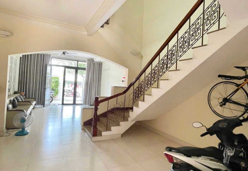 Bán nhà mặt tiền đường Huỳnh Tấn Phát - phường Phú Mỹ - quận 7 khu vực sầm uất kinh doanh mua bán, gần các quận trung tâm