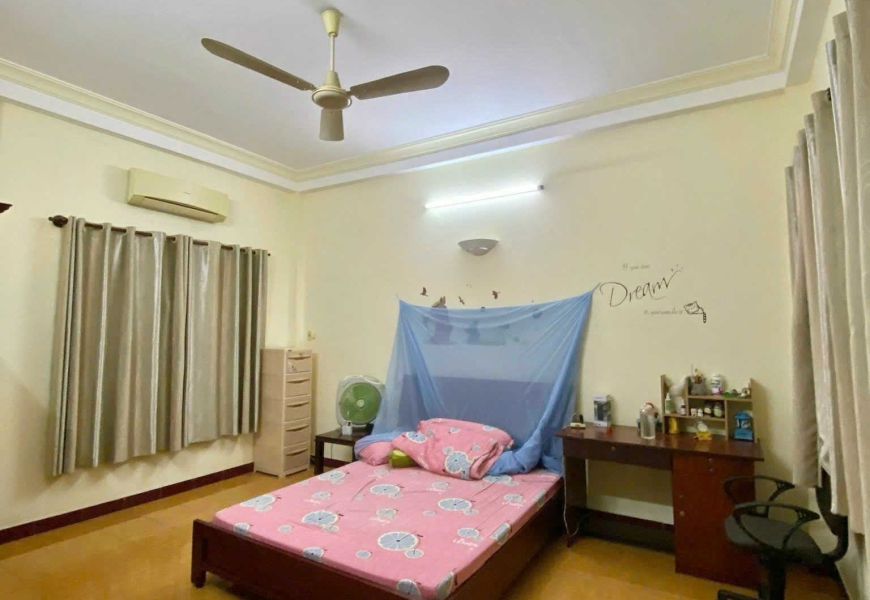 Bán nhà mặt tiền đường Huỳnh Tấn Phát - phường Phú Mỹ - quận 7 khu vực sầm uất kinh doanh mua bán, gần các quận trung tâm