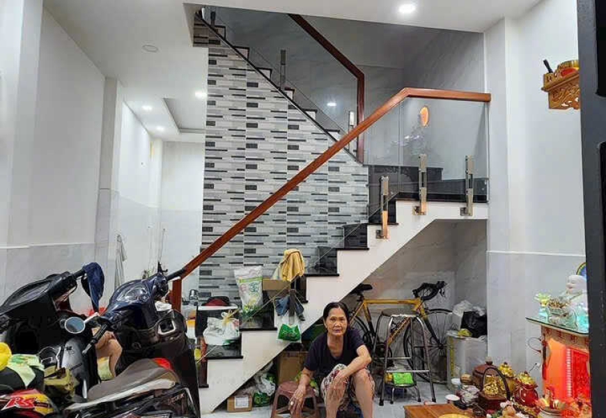 HÀNG HÓT HÓT NHÀ 1 trệt 2 LẦU ST, ĐƯỜNG SỐ 2 TÂN QUY, BÁN KÍNH 200M, CHỢ, SIÊU THỊ LOTTEMART GIAO THÔNG THUẬN LỢI