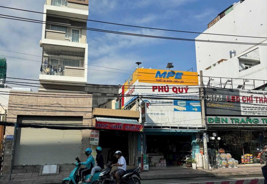 Mặt tiền Huỳnh Tấn Phát Quận 7