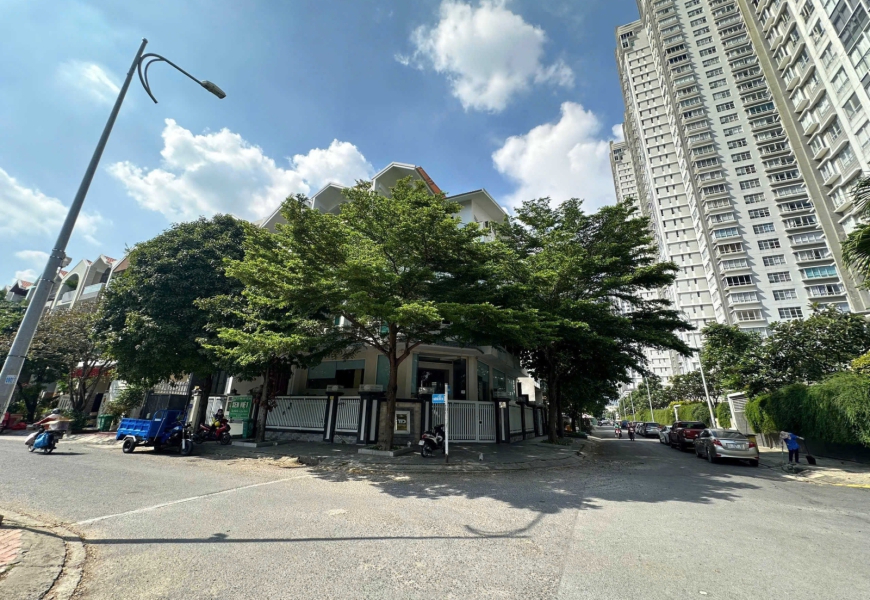 Biệt thự Góc 2MT đường KDC Him Lam View công viên và Rạch Bàng
