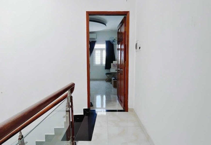 BÁN NHÀ MỚI 2 LẦU ĐƯỜNG XE HƠI 1979/23 TT NHÀ BÈ .TP HCM. LIỀN KỀ Q 7 . GẦN CHỢ PHÚ XUÂN. CÁCH PHÚ MỸ HƯNG 5 PHÚT