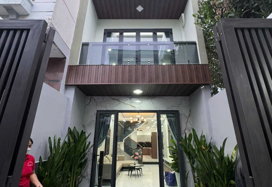 Hàng hót..Bán nhà 3 tầng hẻm 3,5m đường Huỳnh tấn phát,p Tân Phú Q7