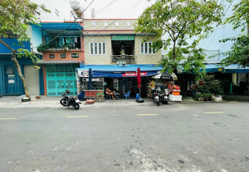 Bán nhà mặt tiền đường số 12,p Tân Phú,Q7...sát bên là bệnh viện và chợ Tân Mỹ