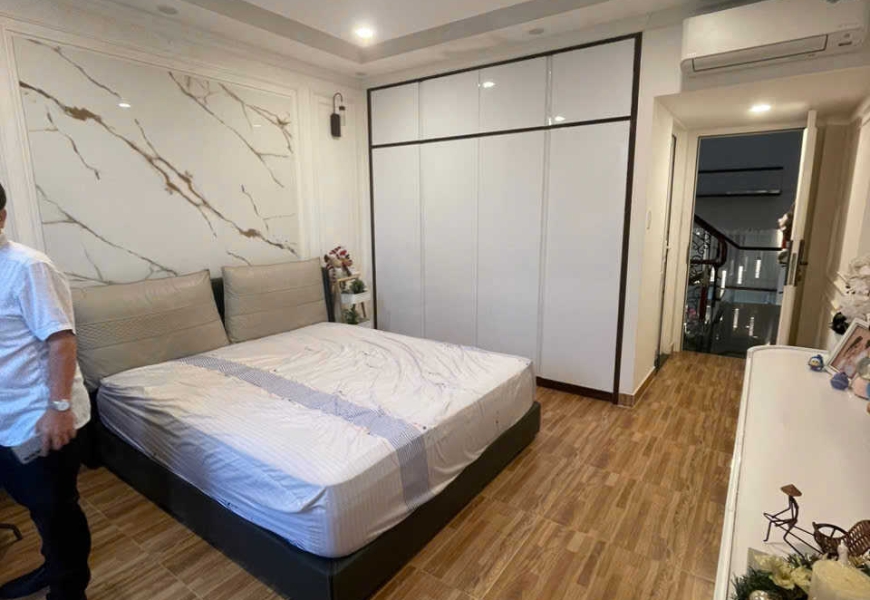 Cho Thuê Nhà Đẹp,nguyên căn,Full nội thất Mặt tiền đường số, Tân Qui, Q7