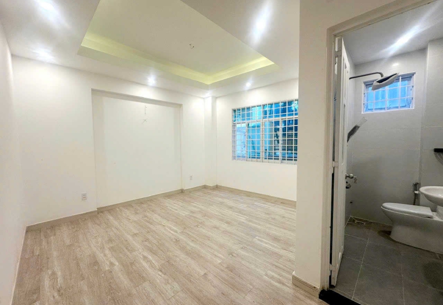 Nhà mặt tiền đường 5 tầng, ngang 5x13 Nhà MT đường trung tâm quận 7 - số 168 Nguyễn Văn Quỳ, phường Phú Thuận, Q.7, Tp.HCM