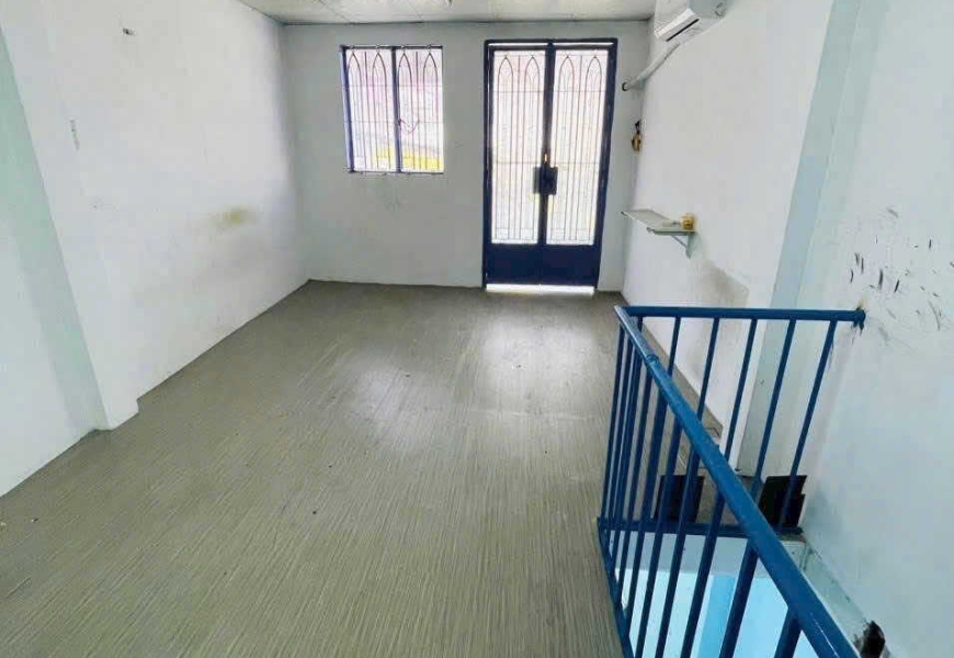 BÁN NHÀ SỔ RIÊNG TRUNG TÂM QUẬN 7  - DT: 3,25 M X 8,5 M (1 TRỆT, 1 GÁC SUỐT)  - ĐC: 156/3 HUỲNH TẤN PHÁT, P. TÂN THUẬN TÂY Q7  - VỊ TRÍ: HẺM THẲNG 2,5 M CÁCH ĐƯỜNG LỚN 20 M  - KHU DÂN CƯ AN NINH, YÊN TĨNH  - PHÁP LÝ: SỔ HỒNG, HỔ TRỢ KHÁCH VAY NGÂN HÀNG  -