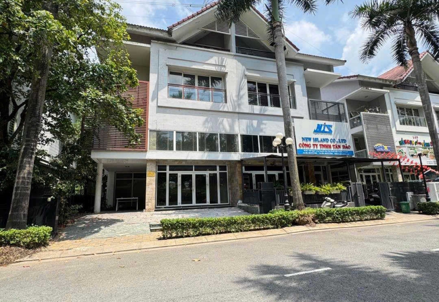 0909227199 Bán Gấp Biệt Thự Phố Kinh Doanh Ngân Long,Khu compound bảo vệ 24/24 mặt tiền nội khu, nằm trên đường Nguyễn Hữu Thọ Gần Sát Lotte Quận 7