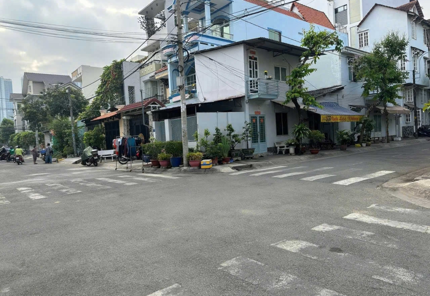 Nhà cấp góc 2mt đường số khu cư xá ngân hàng kế Lâm Văn Bền, Quận 7