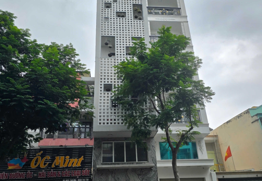 Bán 2 Căn Nhà Xây Riêng Bệt 2 Mặt Tiền Trước Và Sau Mặt Tiền Đường Đỗ Thị Lờ Và Trần Văn Đang Tổng Diện Tích Đất 2 Căn 4x30m. 6 lầu  Giá 38 tỷ  Nhà Bán mặt tiền đường phù hợp làm Văn phòng, thẩm mỹ viện, CHDV và các ngành nghề khác.  Căn mặt hẻm đường 6m 