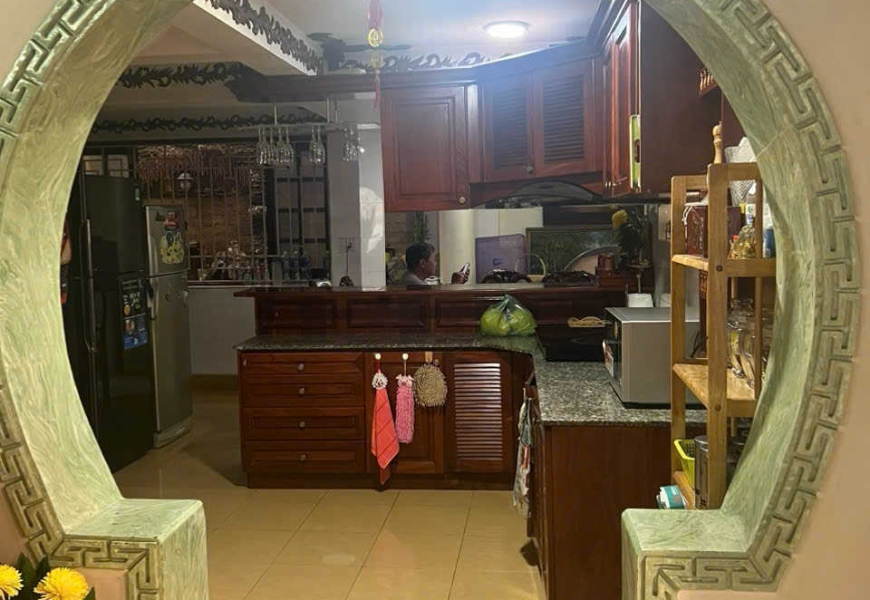 Gia đình cần bán : Nhà hẻm xe hơi đậu cửa, 20m ra Huỳnh Tấn Phát, Quận 7