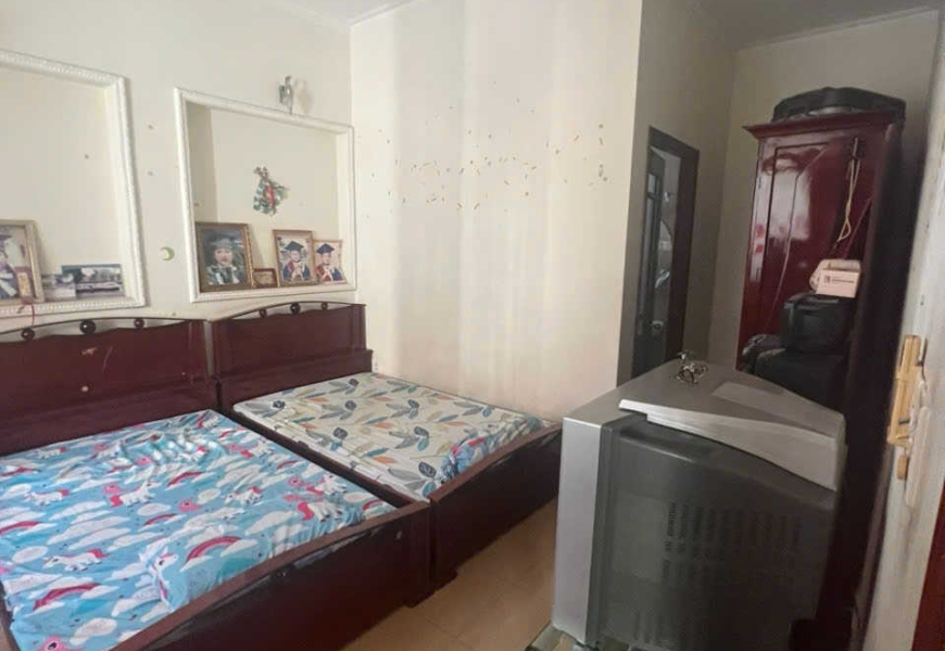 Gia đình cần bán : Nhà hẻm xe hơi đậu cửa, 20m ra Huỳnh Tấn Phát, Quận 7