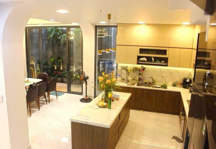 BÁN GẤP NHÀ QUẬN 7 hẻm xe hơi đường Nguyễn Văn Linh,Q7