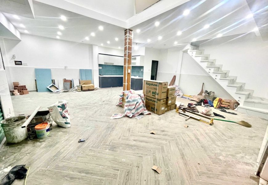 Nhà góc 2 mặt tiền – ngang 8m cực hiếm, vị trí vàng kinh doanh đa ngành! Vị trí vàng: Ngay đầu khu căn hộ Anh Tuấn, đón đầu khu đông dân cư, chỉ 50m đến Huỳnh Tấn Phát.