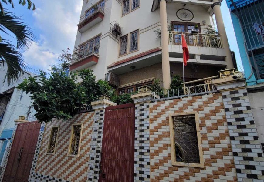 Nhà biệt thự cần bán gấp hẻm ô tô 116/ Huỳnh Tấn Phát, quận 7