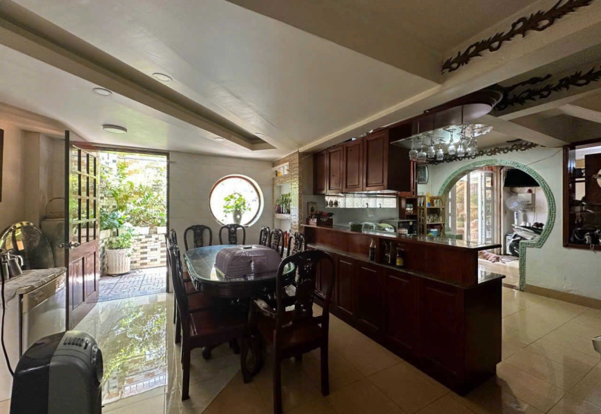 Nhà biệt thự cần bán gấp hẻm ô tô 116/ Huỳnh Tấn Phát, quận 7