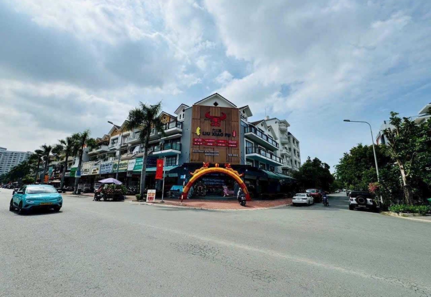 BÁN CĂN GÓC 2MT ĐƯỜNG TRẦN TRỌNG CUNG, Q7 – ĐỐI DIỆN VINCOM — HĐ THUÊ 110Tr/Tháng