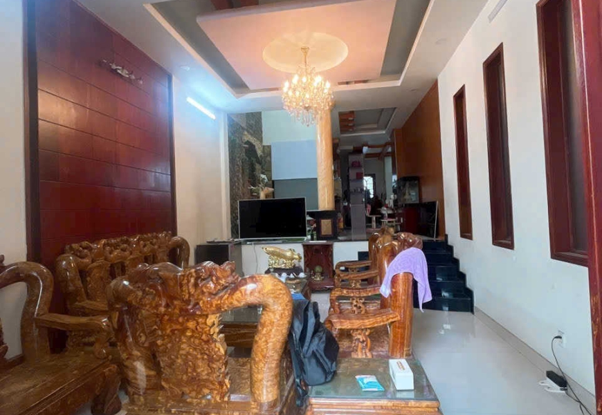 cho thuê nhà nguyên căn sau căn nhà mặt tiền kế chợ lý phục man